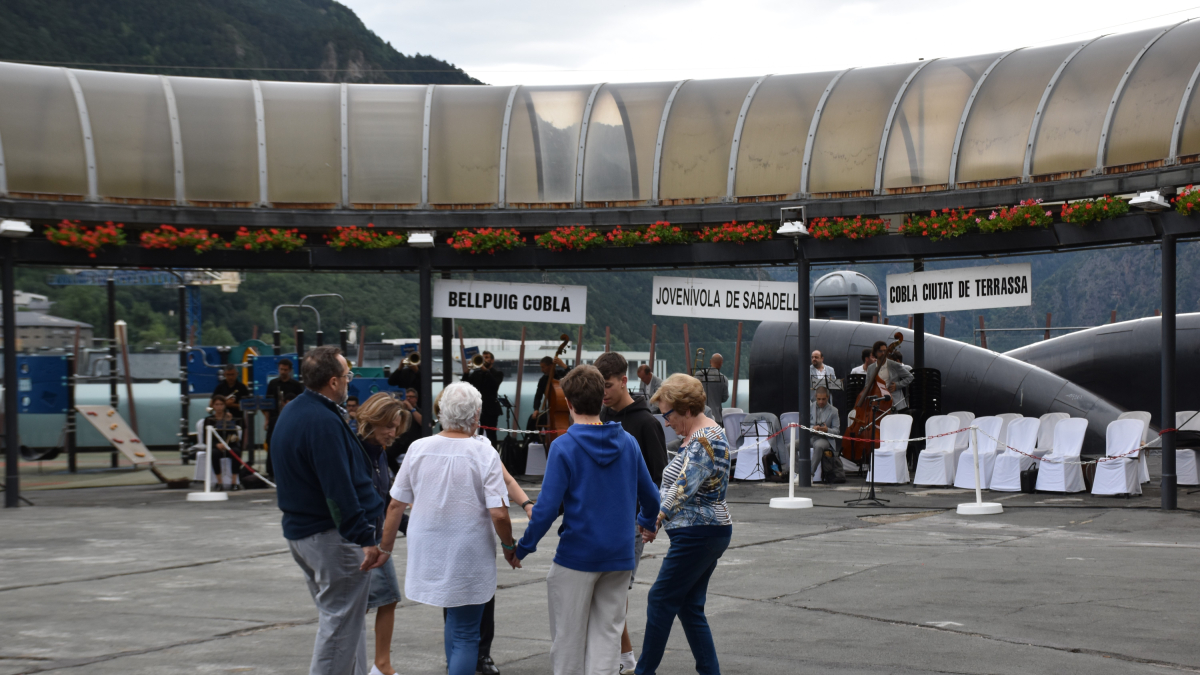 Ballada de sardanes Andorra la Vella aquesta tarda a la plaça del Poble