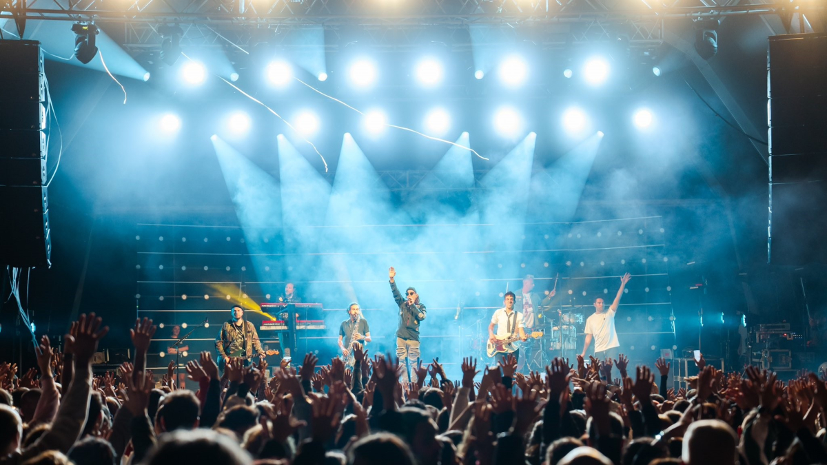 Centenars de persones al concert de Buhos anit
