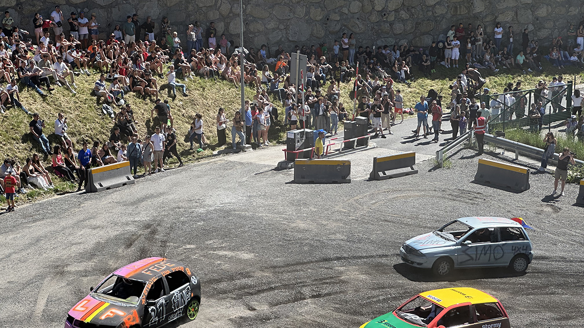 Centenars de persones s'han aplegat per veure el Crash Car a Encamp