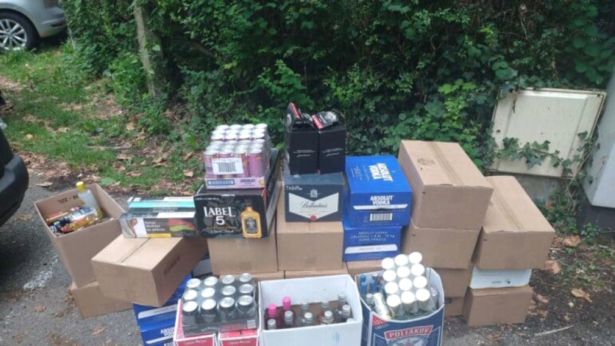 Tabac i alcohol intervinguts per la policia.
