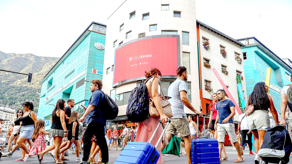 Turistes al carrer de la Unió.