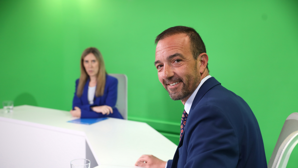 El ministre de Turisme al plató de Diari TV.