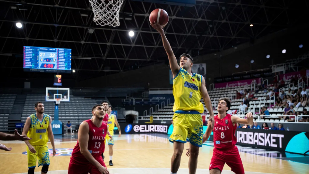 Sergi Serrato en un partit contra Malta en l'últim mundial dels petits estats jugat a Andorra
