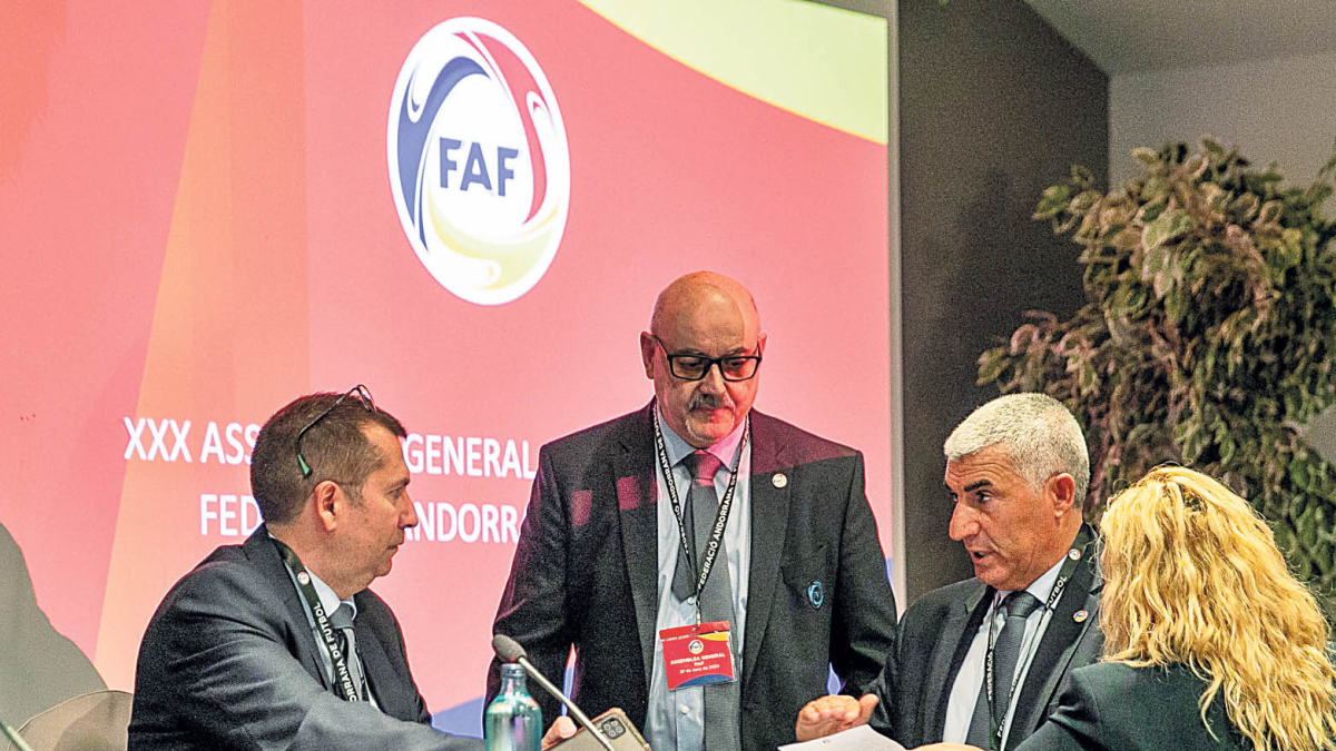 El president de la FAF, Félix Álvarez, i el secretari general, David Rodrigo, a l’assemblea.