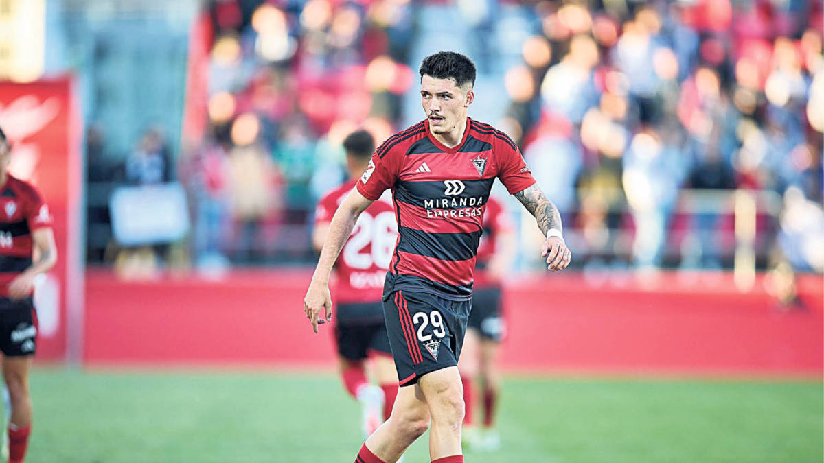 Lautaro de León, en un dels partits que va jugar el curs passat amb el Mirandés.