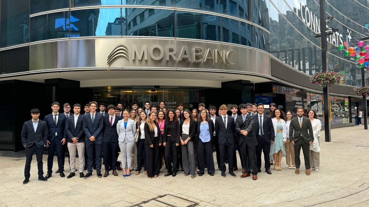 Joves del programa d'estades professionals de MoraBanc d'aquest estiu