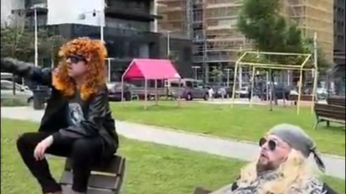 Ivan Lira i Miki Lgendario al videoclip de 'canvis'