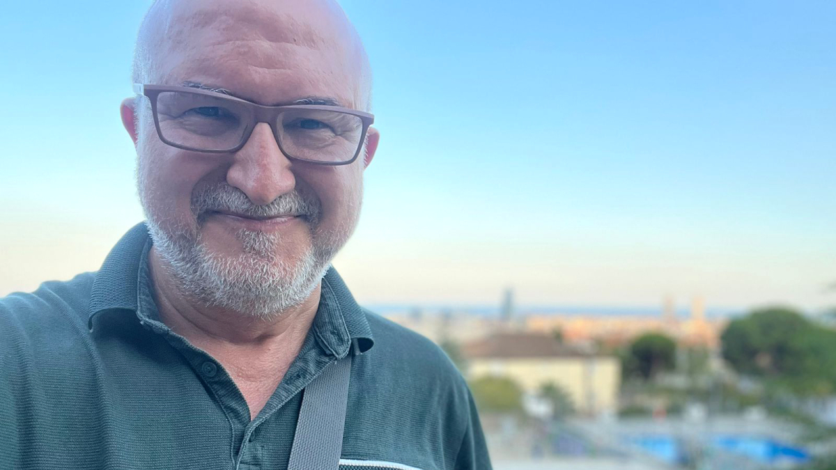 El periodista Sergi Mas al barri del Guinardó, a Barcelona.