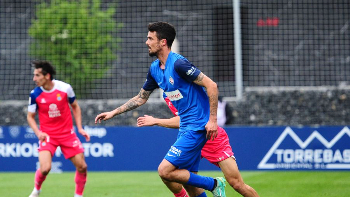 Erik Moran, en un duel enguany amb l’Amorebieta.