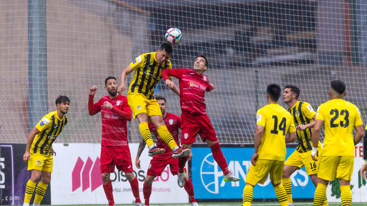 Duel entre UE Santa Coloma i FC Santa Coloma.