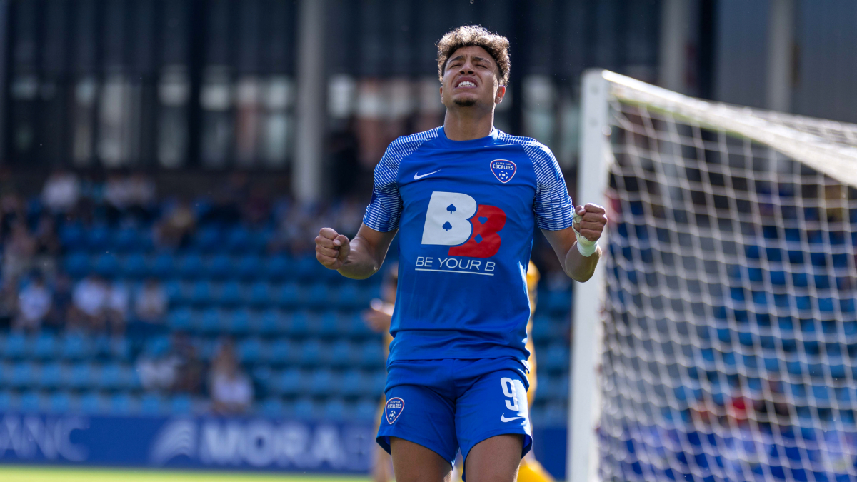 Faysal es lamenta després d’una de les ocasions en el duel contra el Dudelange.