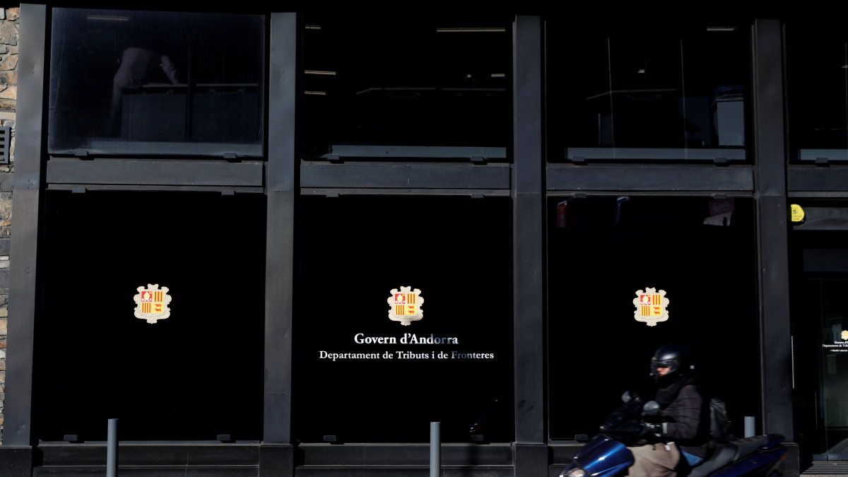 Entrada al departament de Tributs.