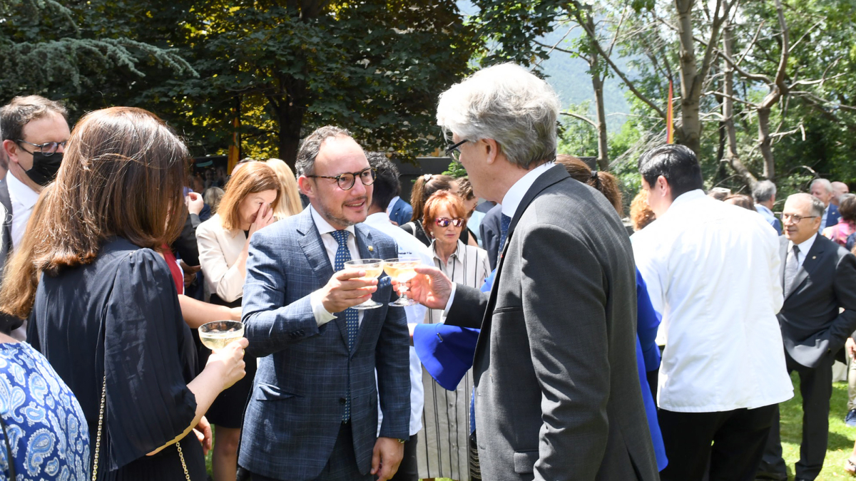 Brindis entre Espot i Tribolet en la recepció avui amb motiu de la Festa Nacional de França.