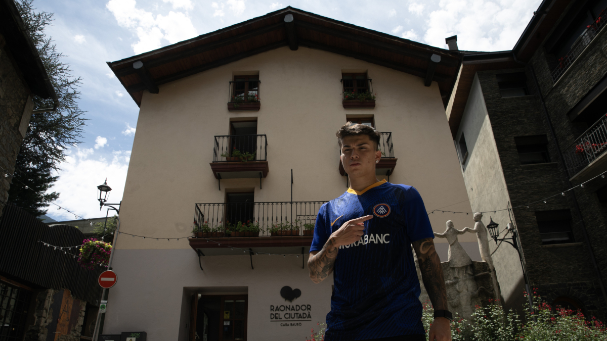 Fuentes, durant la seva presentació