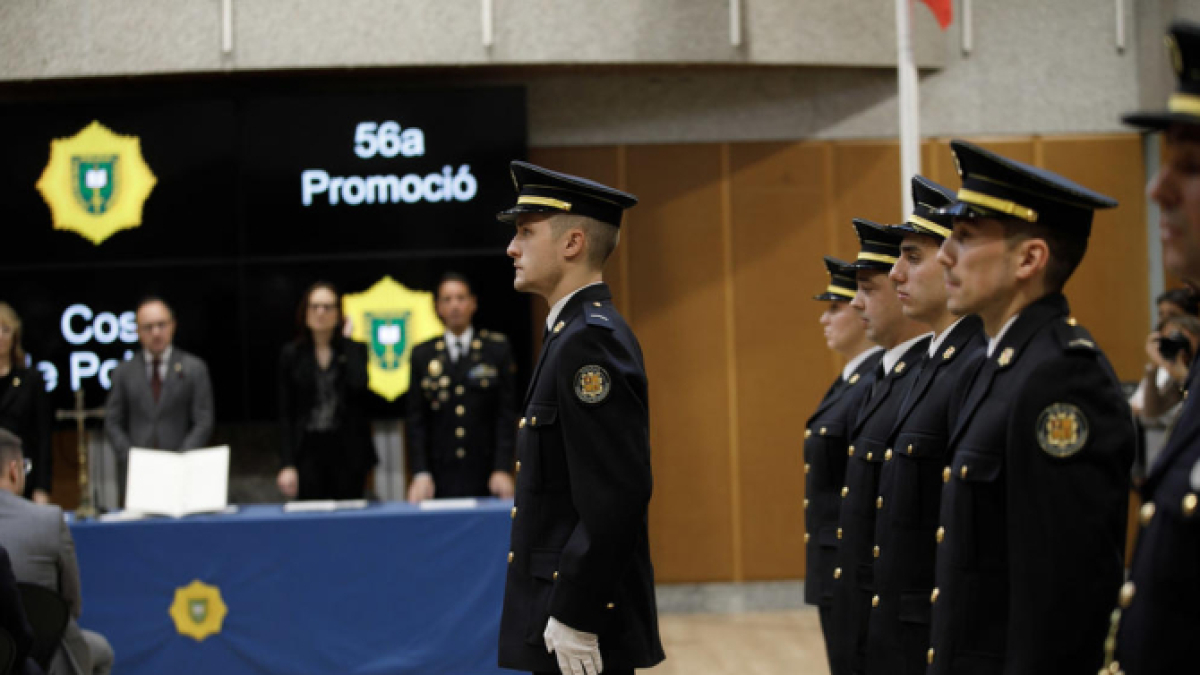 Jurament de nous agents de policia el desembre passat
