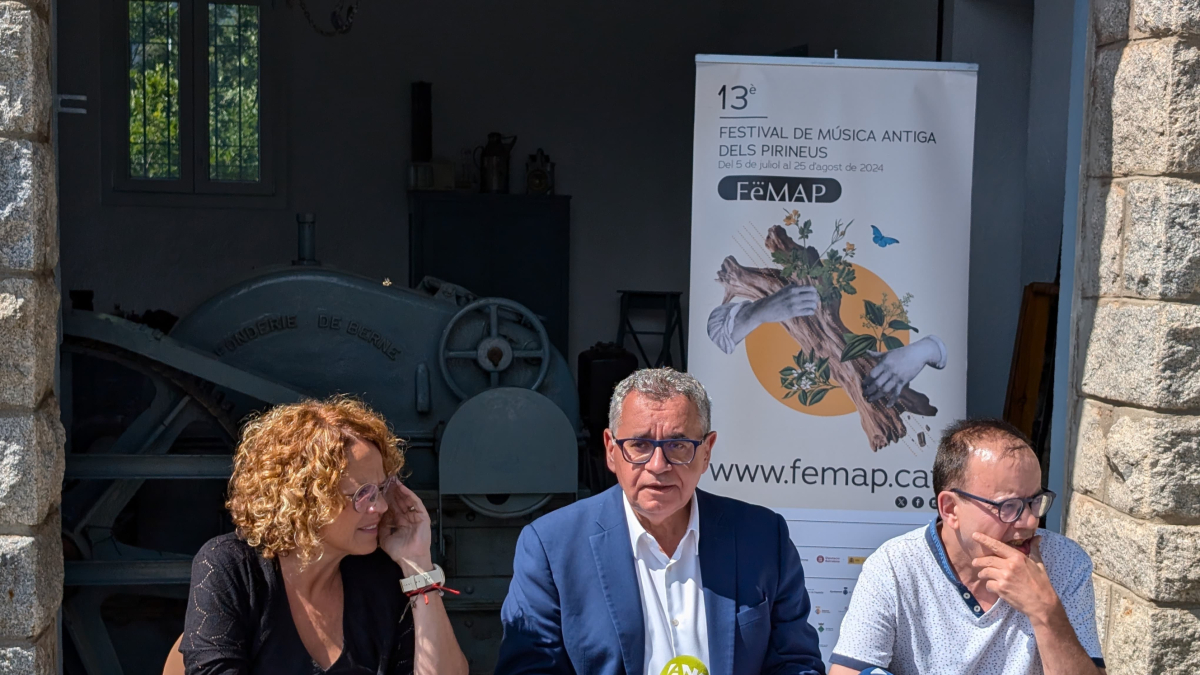 La consellera de Cultura i Gestió de Persones de Sant Julià de Lòria, Teresa Areny; el director general de FEDA, Albert Moles; i el director del FëMAP, Josep Maria Dutrèn; durant la presentació.