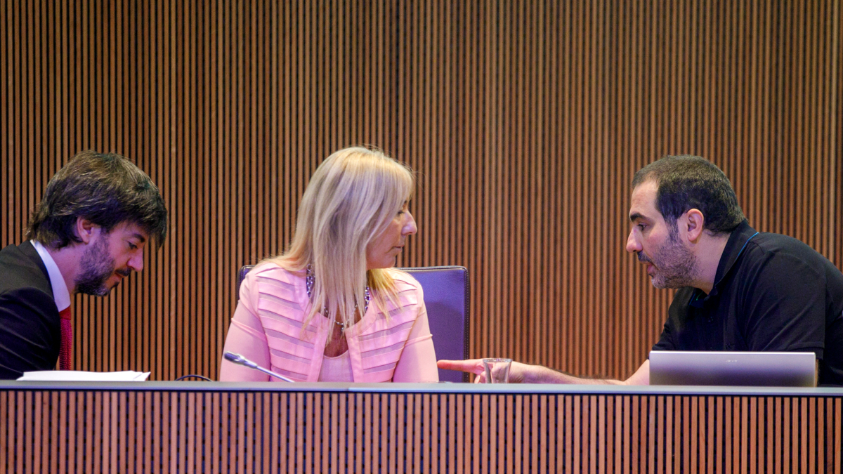 Yvan Lara en l’acte públic de presentació de l’informe, dimarts, amb els síndics generals.