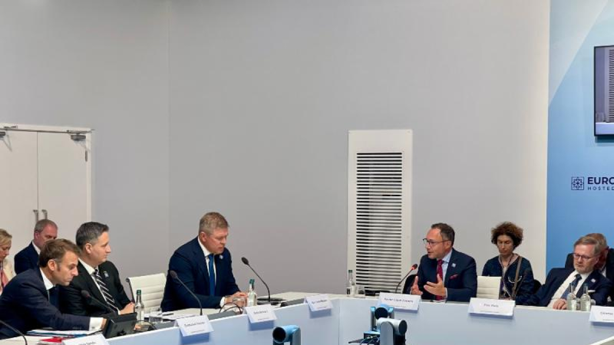 Espot en una intervenció a la reunió de la comunitat polític aeuropea