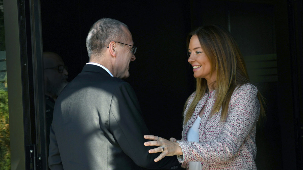 Helena Mas rep al director a Europa de l’OMS, Hans Kluge, a Govern.