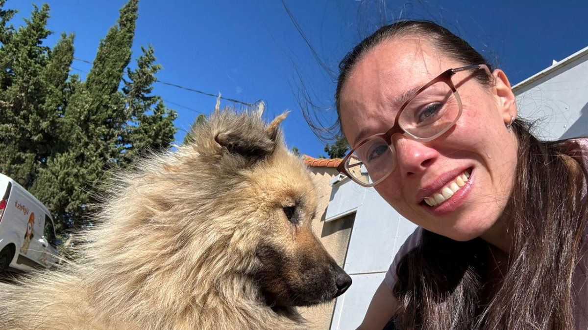 L’animal i la seva propietària.