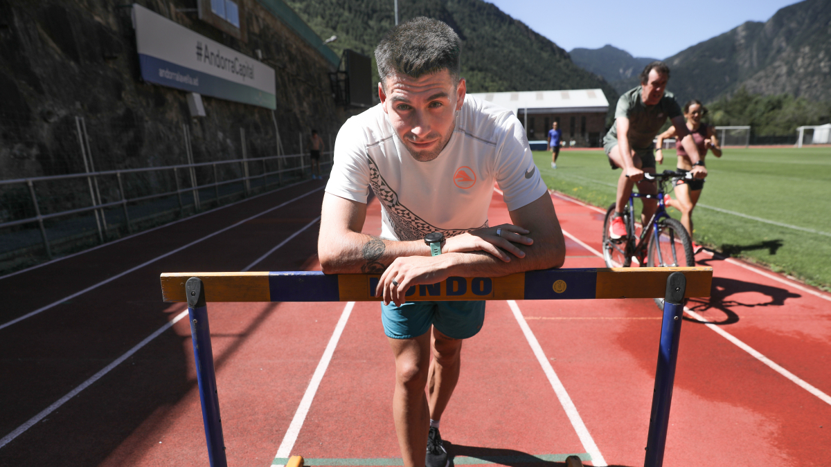 Nahuel Carabaña va fer el darrer entrenament a l’Estadi Comunal abans del viatge a París.