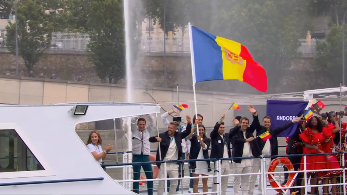 Doria i Carabaña durant la desfilada dels atletes pel Sena.