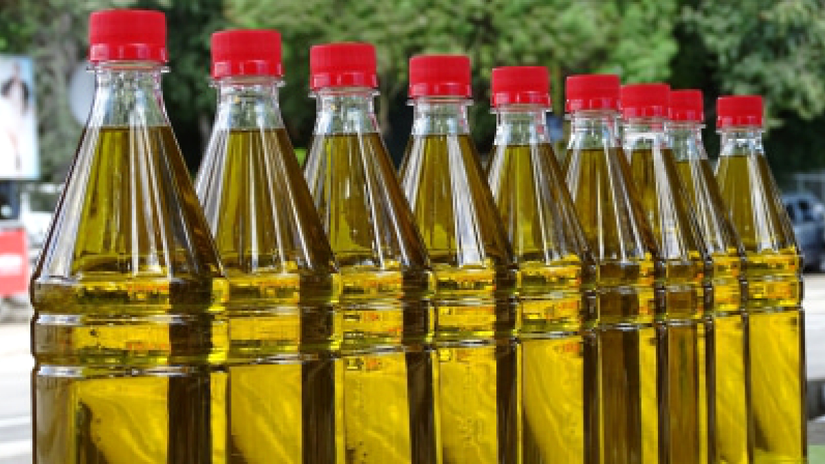 Botelles d’oli.