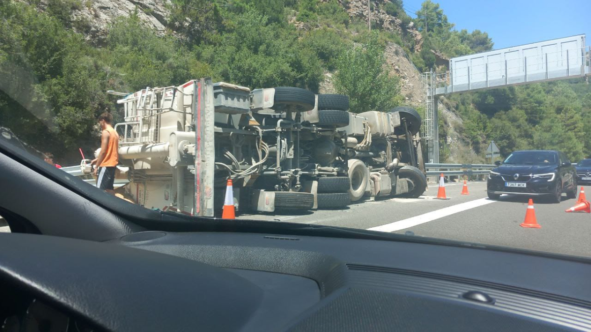 El camió accidentat