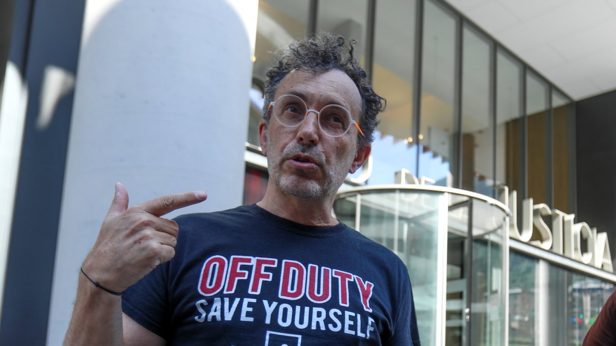 Samsó a les portes de la Batllia, ahir.