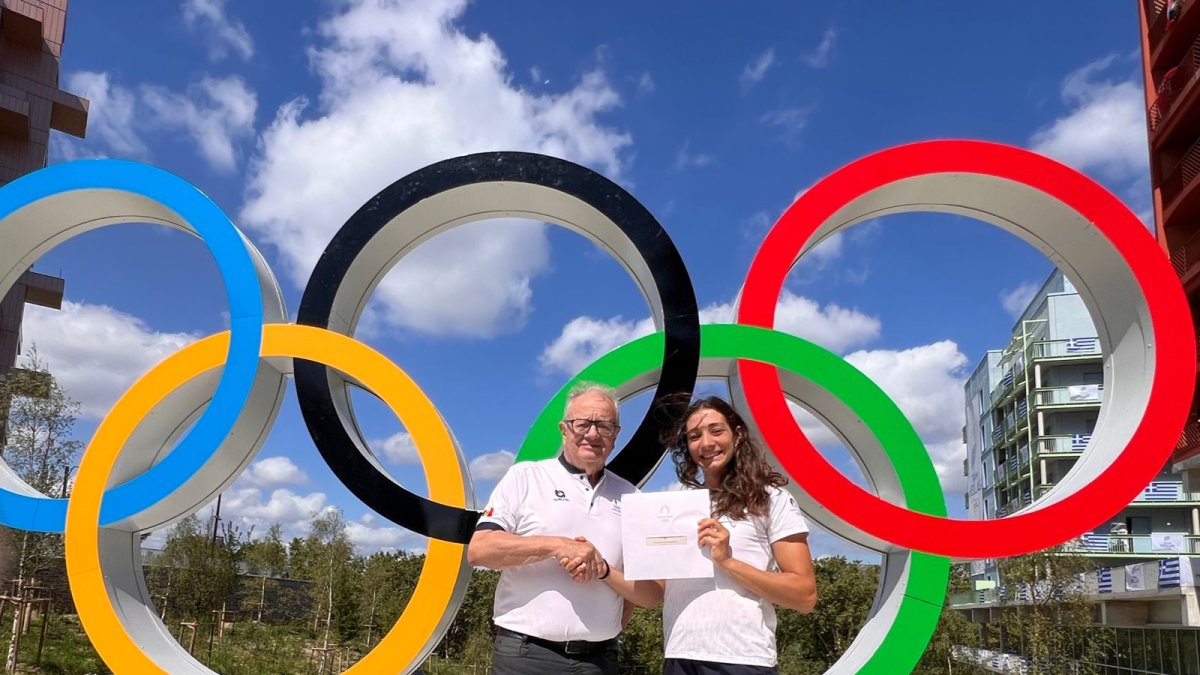 Mònica Doria recull el diploma Olímpic