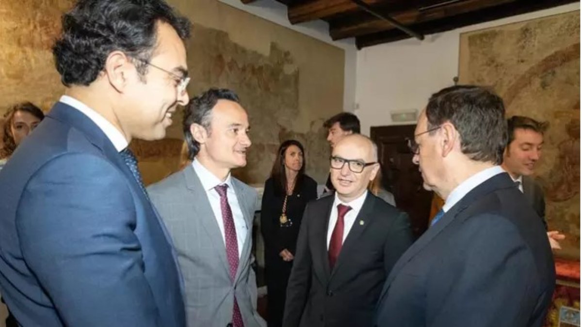 El president de l’AFA, Raül González, el segon per l’esquerra.
