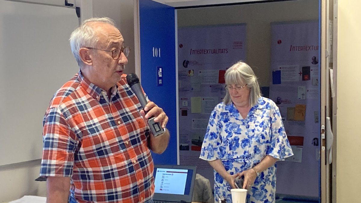 La presidenta de la SAC, Àngels Mach, amb Jordi Casassas, de l’UCE.