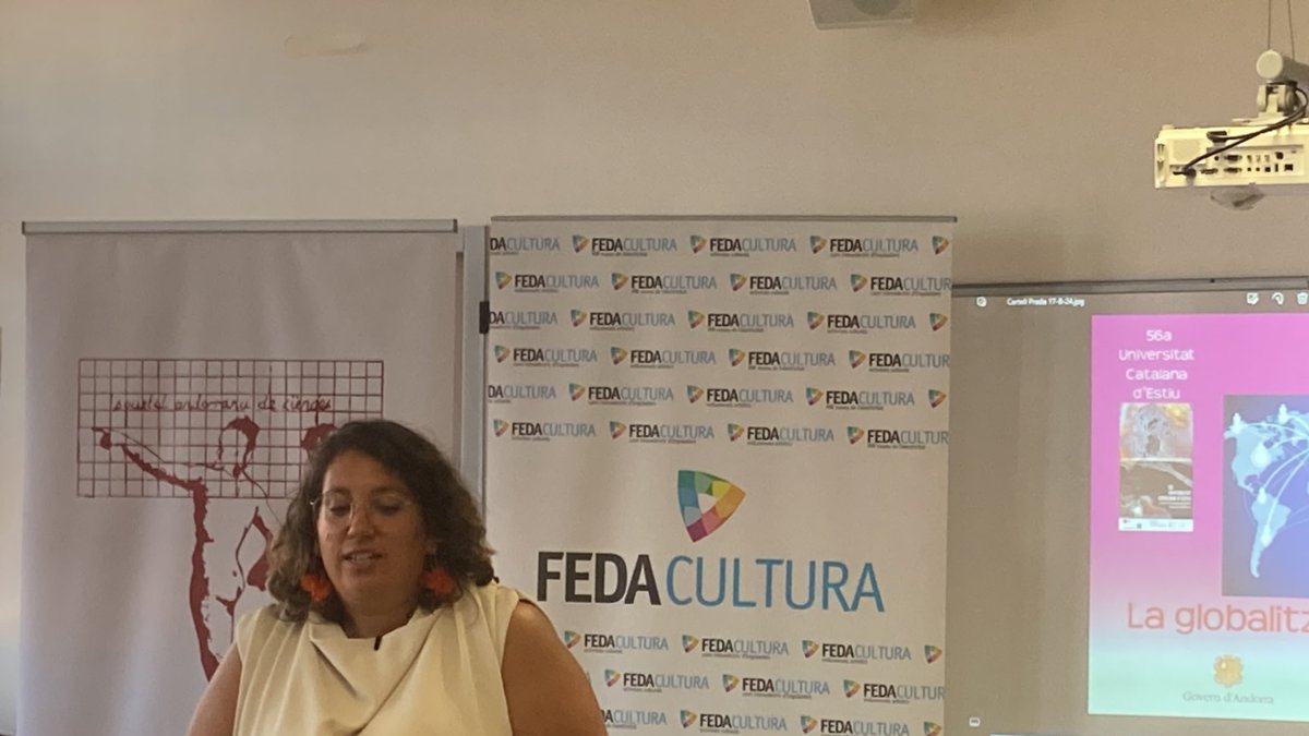 La presidenta de l’FNJ, Lisa Cruz, durant la xerrada.