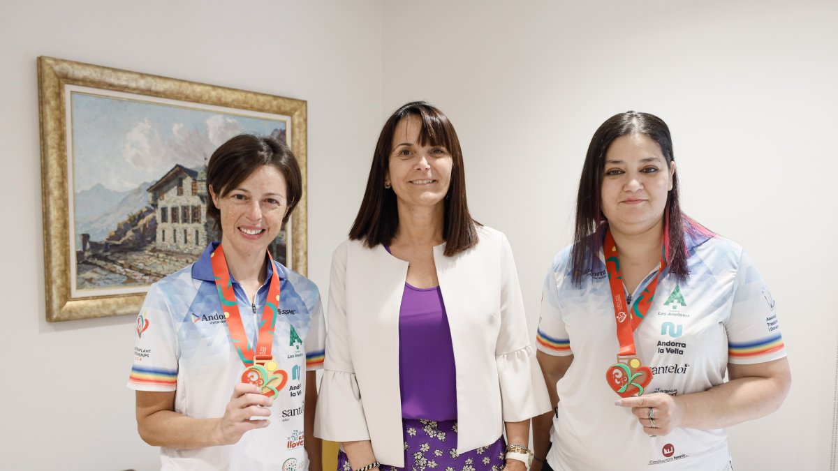 La ministra Bonell, amb Martínez i Botelho ahir.