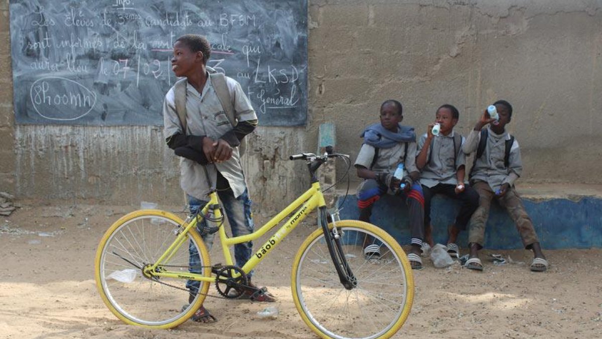 La iniciativa de Bicicletas Sin Fronteras proporciona bicis als nens del Senegal.