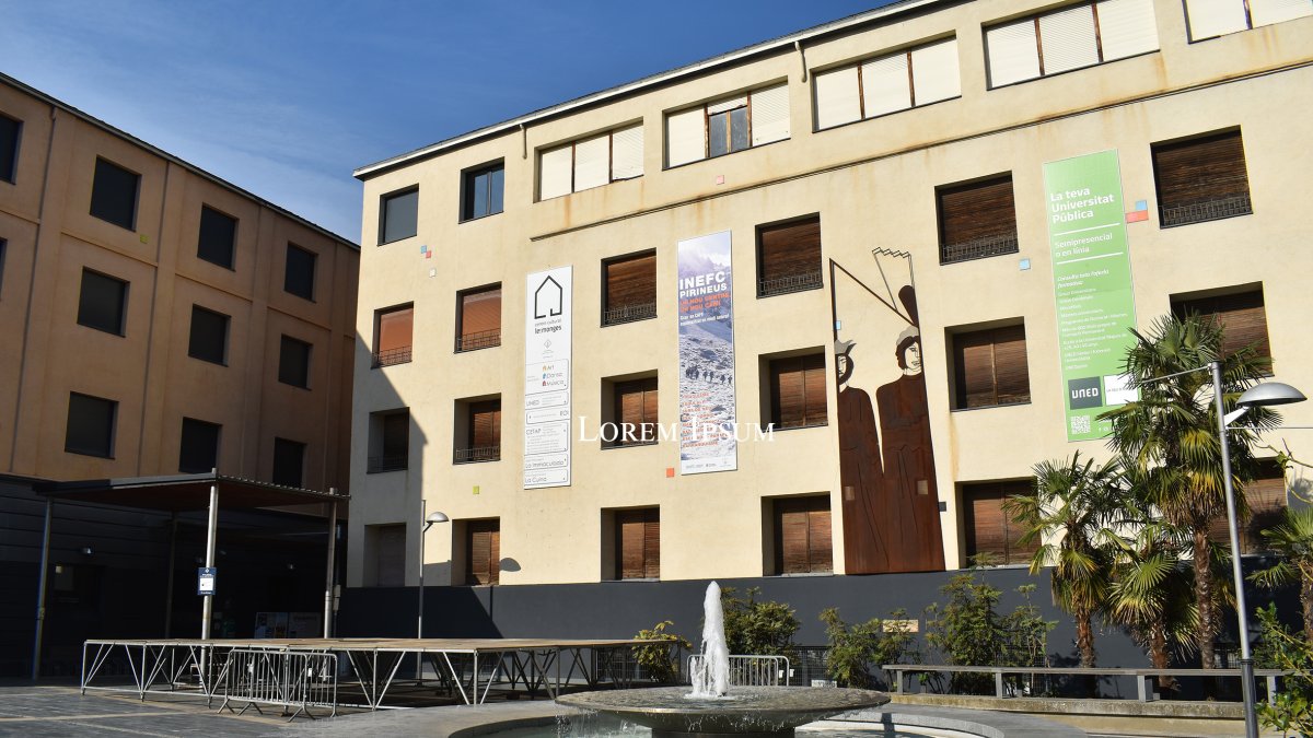 Escenari a la plaça de les Monges de la Seu d’Urgell.