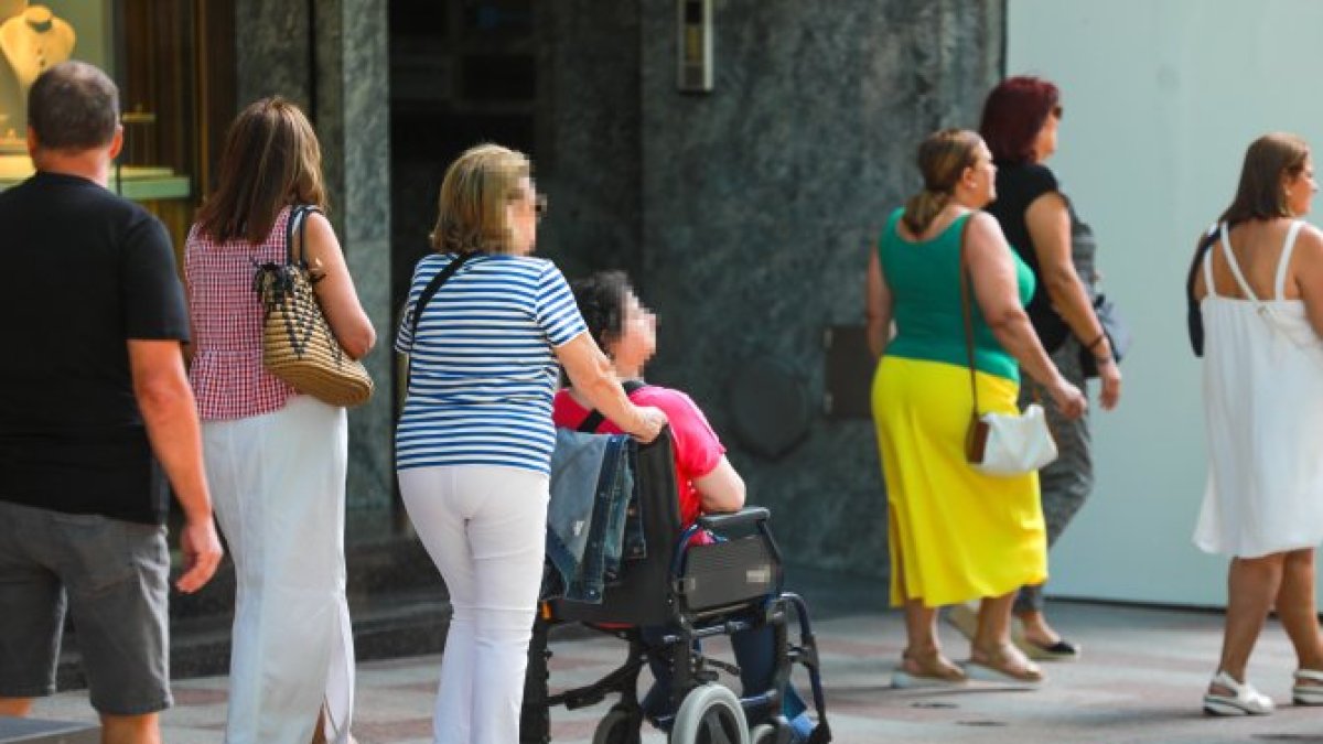 Una persona amb mobilitat reduïda.