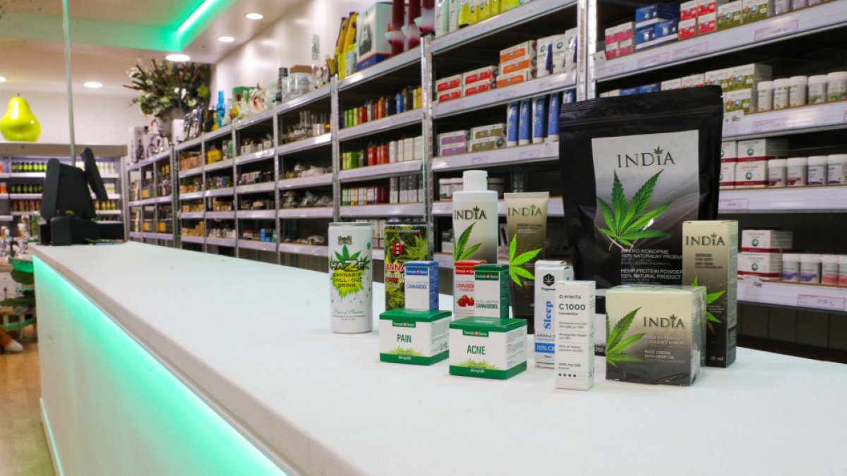 Botiga de productes derivats del cànnabis a Andorra la Vella.