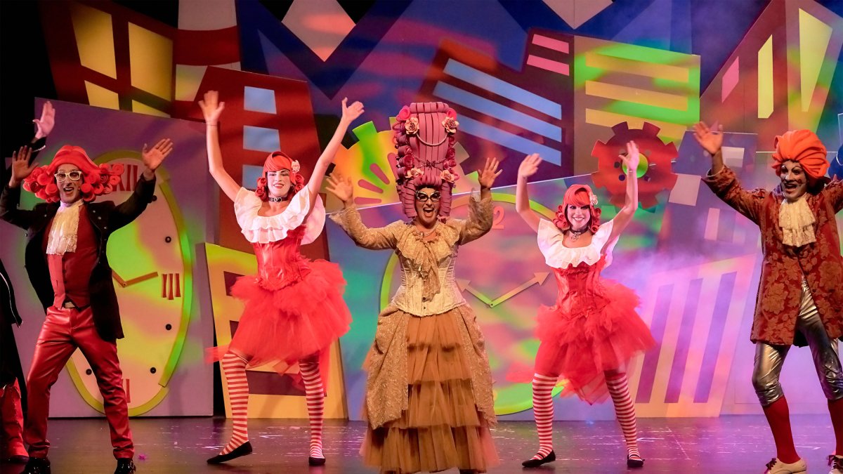 El vestit pop de l'emperador @larodaproduccions