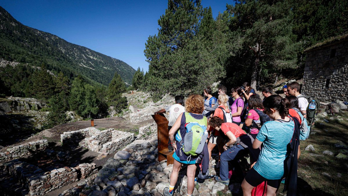 Visita a la cuarta campanya del programa de conservació, estudi i valorització de la Farga del Madriu