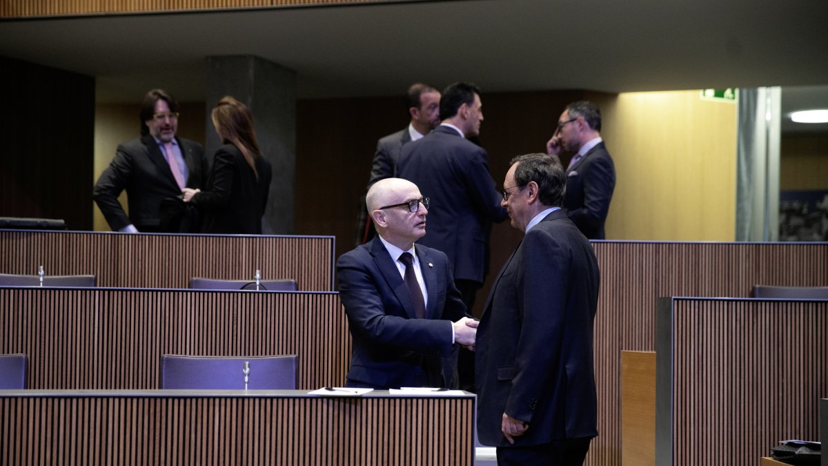 El ministre Lladós rebutja la petició del PS de saber la identitat dels beneficiaris.