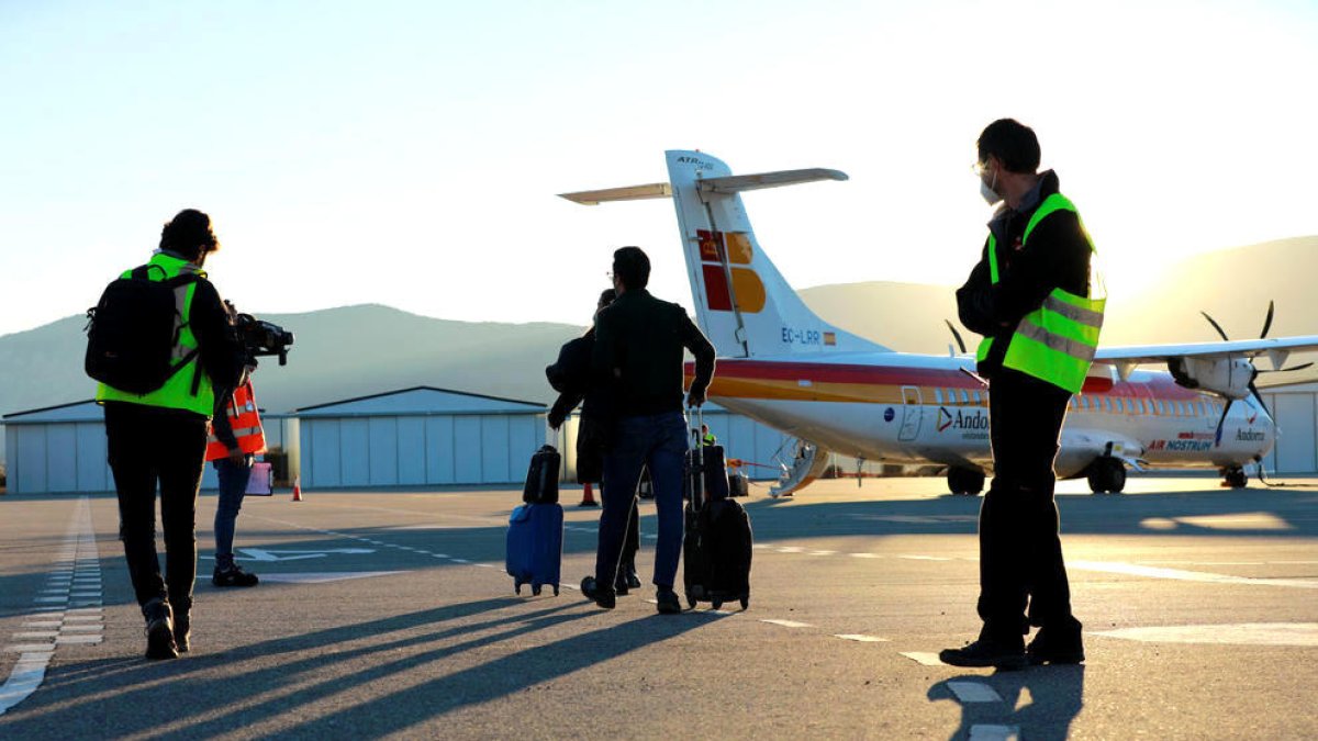 Passatgers a l’aeroport Andorra-la Seu.