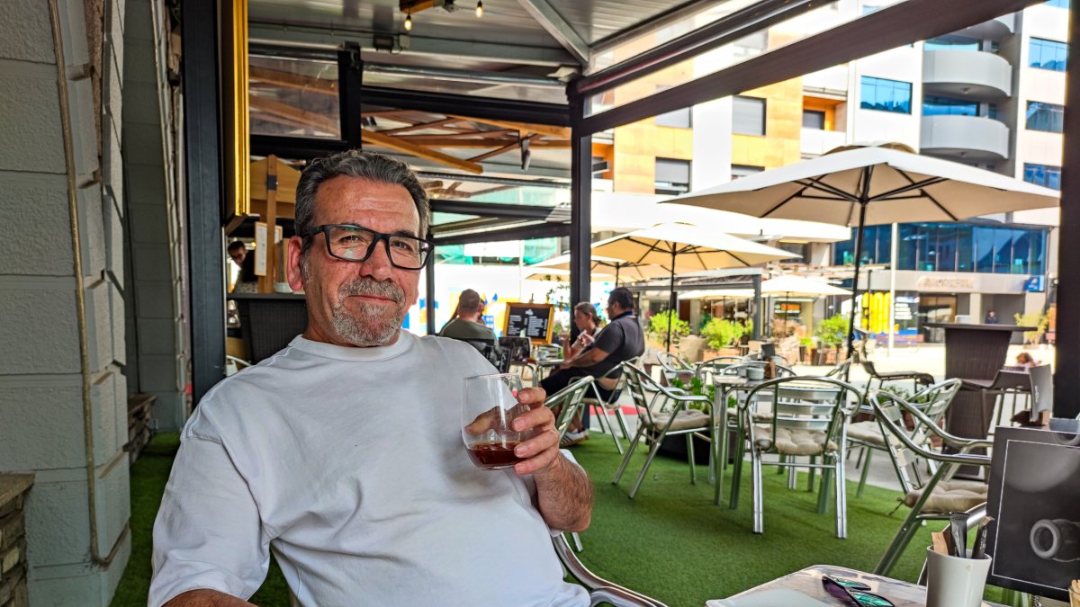 Àngel Calvente a la terrassa de l’hotel Roc Blanc.