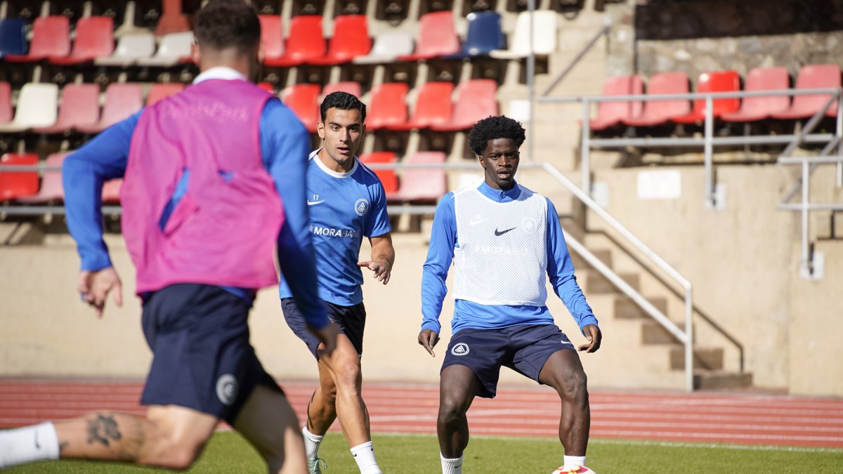 Clemente, al centre, a l’entrenament d’ahir.