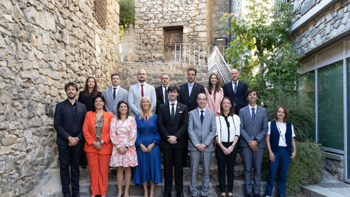 Foto de família dels síndics generals amb tots els cònsols de les set parròquies