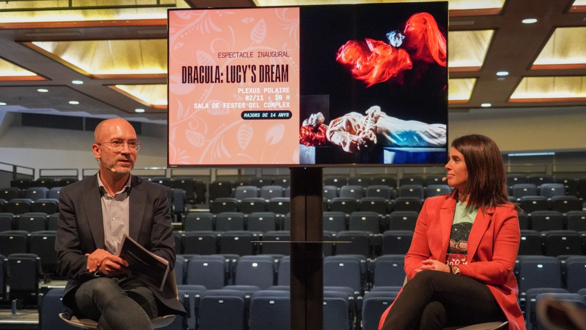 El conseller Joan Sans i la cònsol major, Laura Mas, en la presentació.