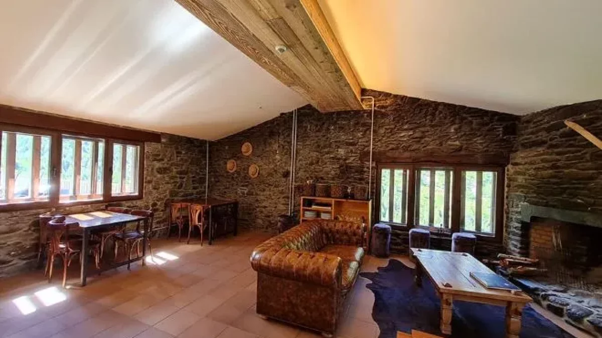 Interior del refugi guardat ordinenc.