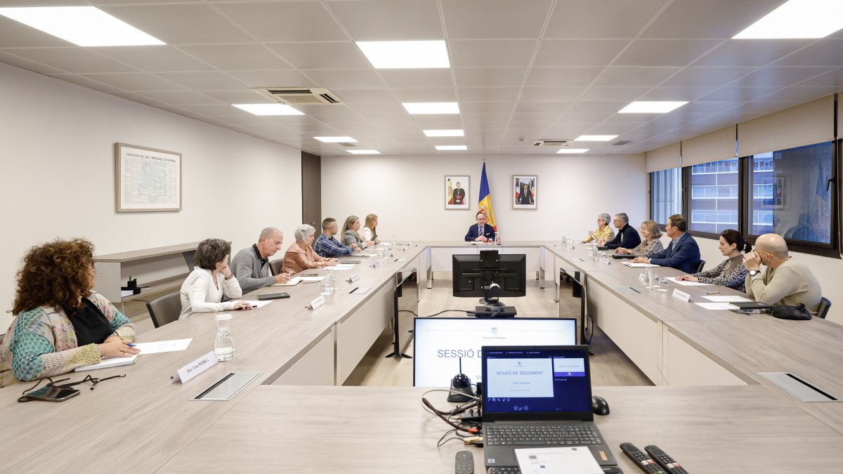 Reunió de la Visura Ciutadana amb el cap de Govern i la secretaria d'Estat d’Igualtat i Participació Ciutadana