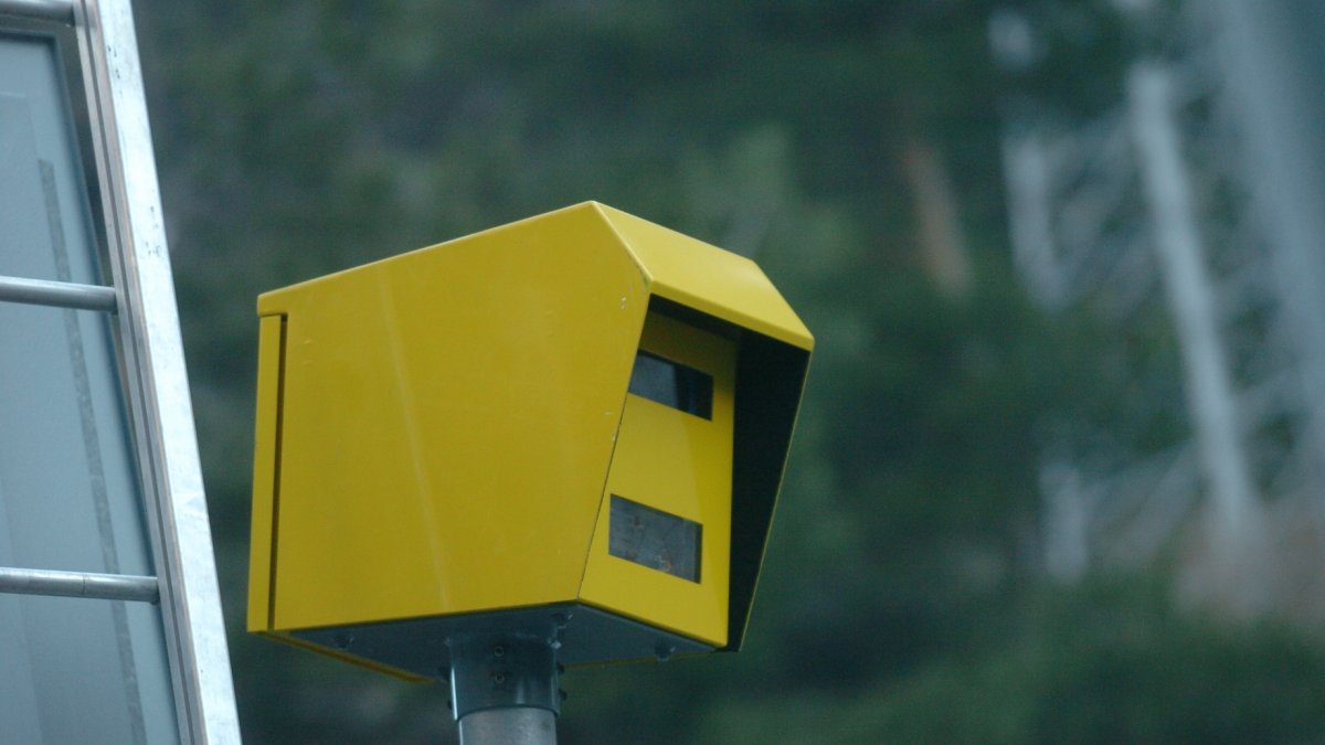 Un radar de control de velocitat.