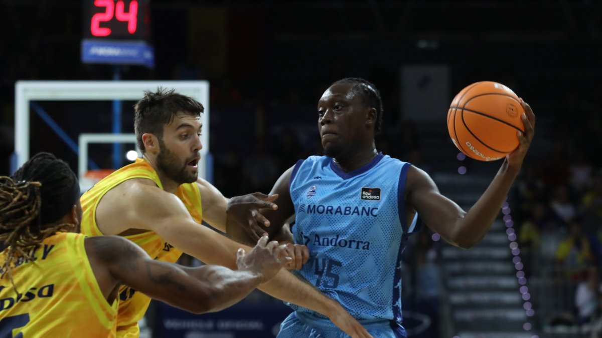 Doumbouya durant un partit amb el Morabanc